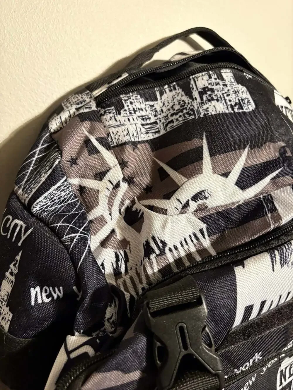 New York-themed Oppu backpack